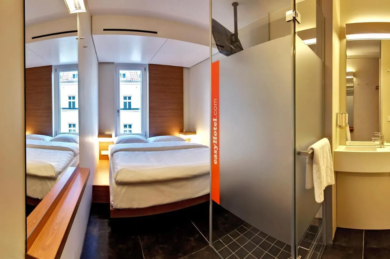 Easyhotel Berlin Hackescher Markt 2*,