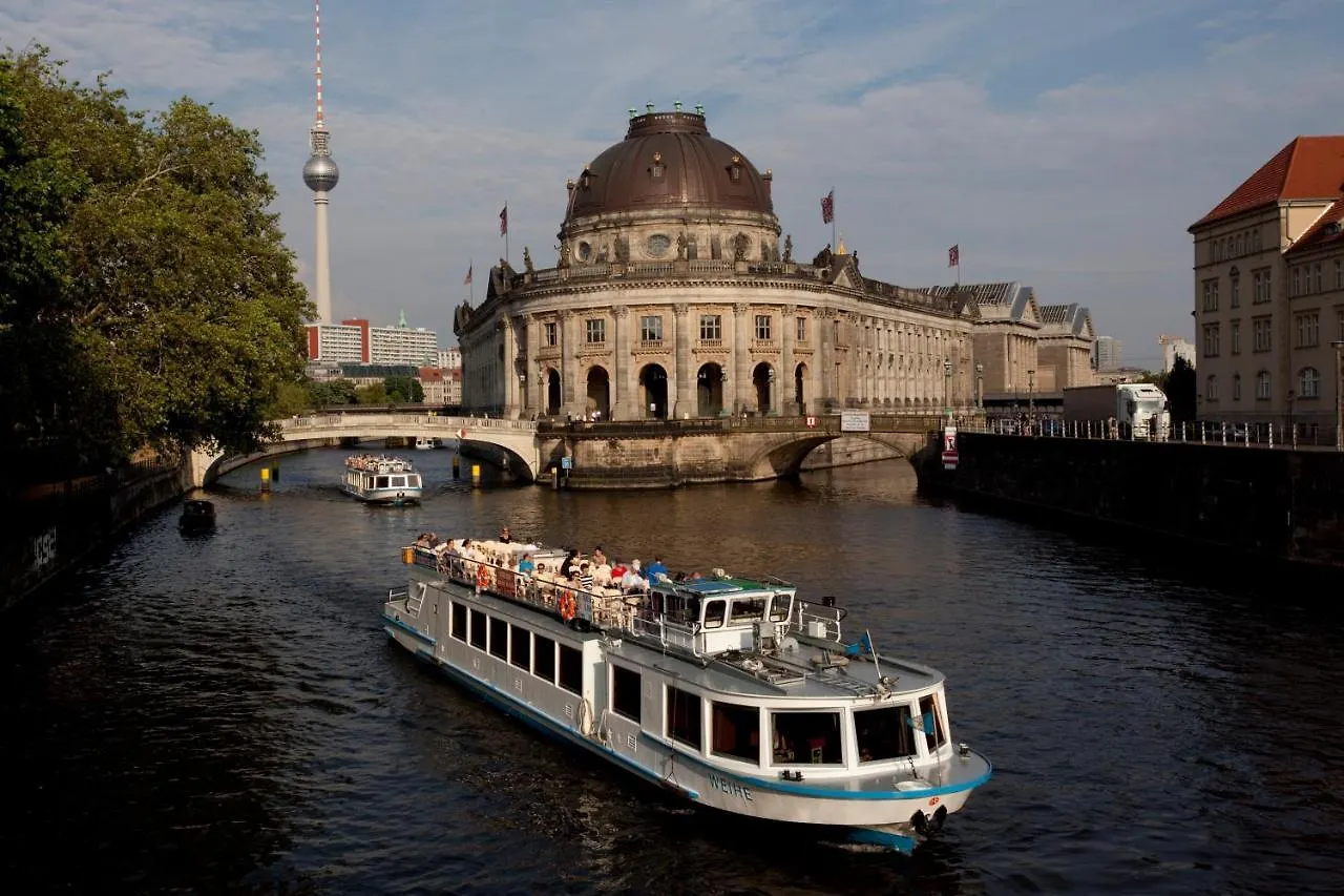 Easyhotel Berlin Hackescher Markt 2*,  Германия